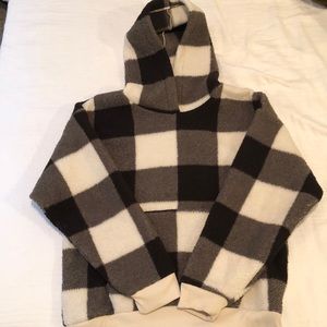 American Eagle hoodie. Size M but I believe it runs small. Black and cream.